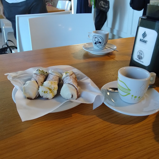 Small Cannoli