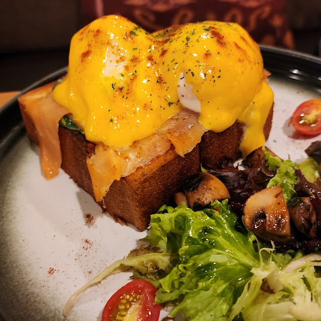 Smoked Salmon Benedict
