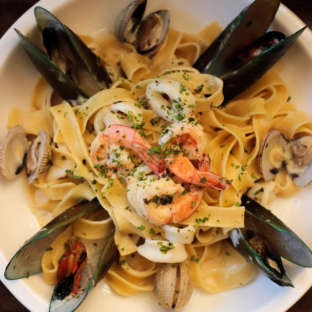 Seafood Alfredo Pasta
