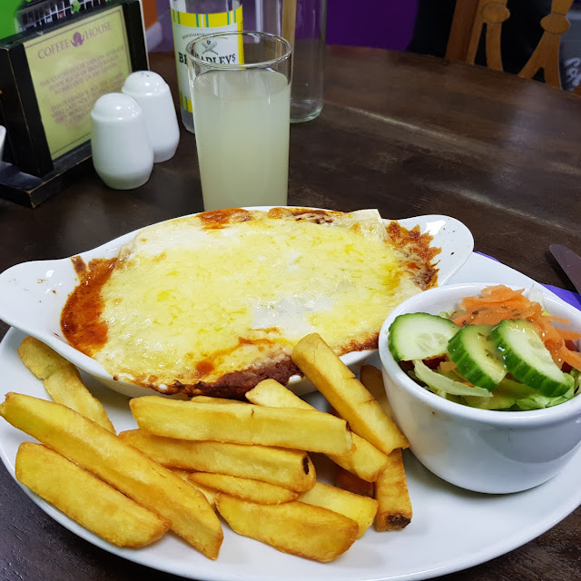 Frites and Salad