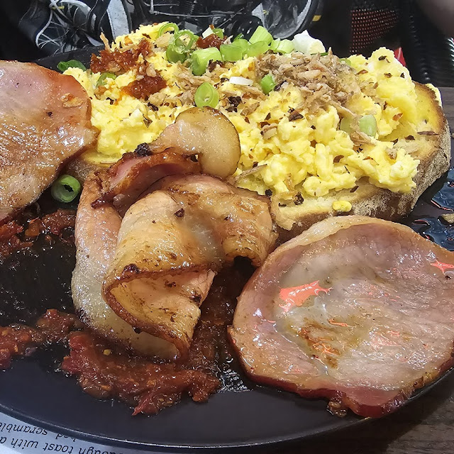 Chilli Scrambled Eggs with Bacon
