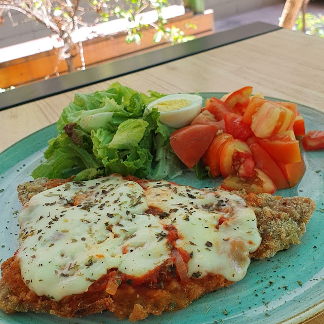 Mila Napo Con Ensalada
