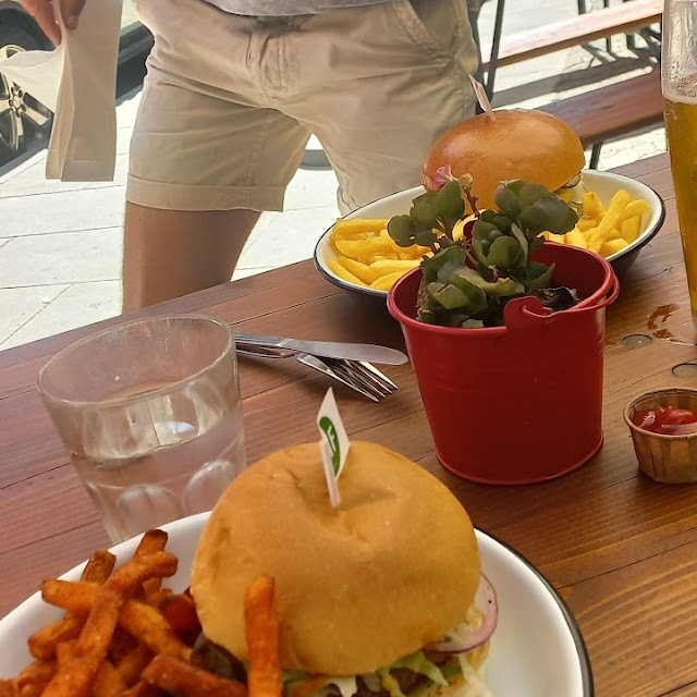 Cheeseburger with Bacon