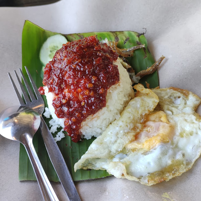 Nasi Lemak Telur Goreng