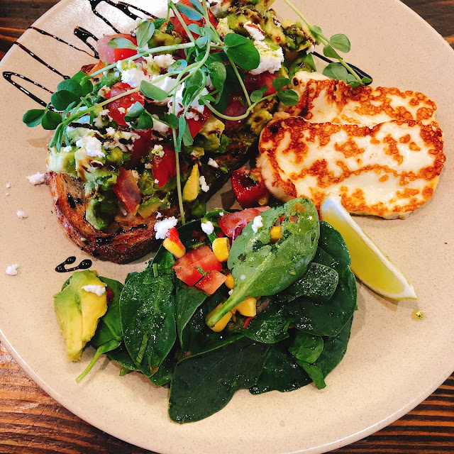 Organic Tri Quinoa Halloumi Salad