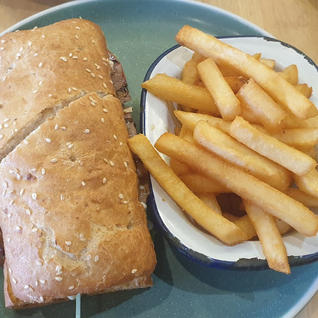 Steak Sandwich with Chips
