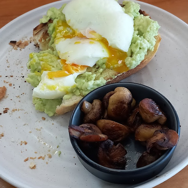 Smashed Avocado Toast and Mushrooms