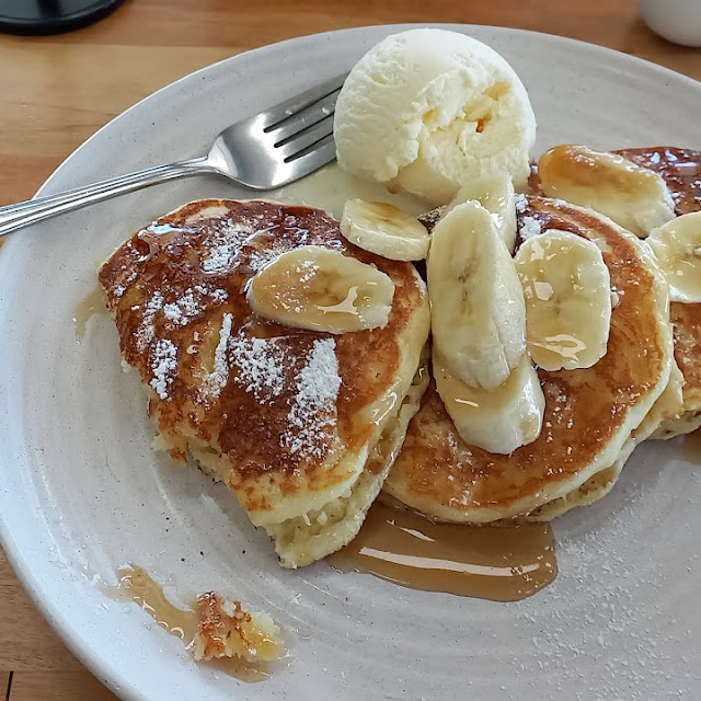 Pancakes with Banana & Ice Cream Small Serving