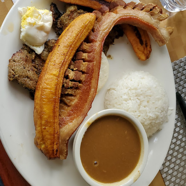 Chorizo Colombiano Con Tostones