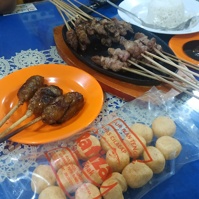 Sate Buntel Dan Sate Kambing