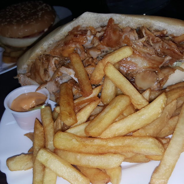 Kebab Poulet Crudité Sauce Algérienne