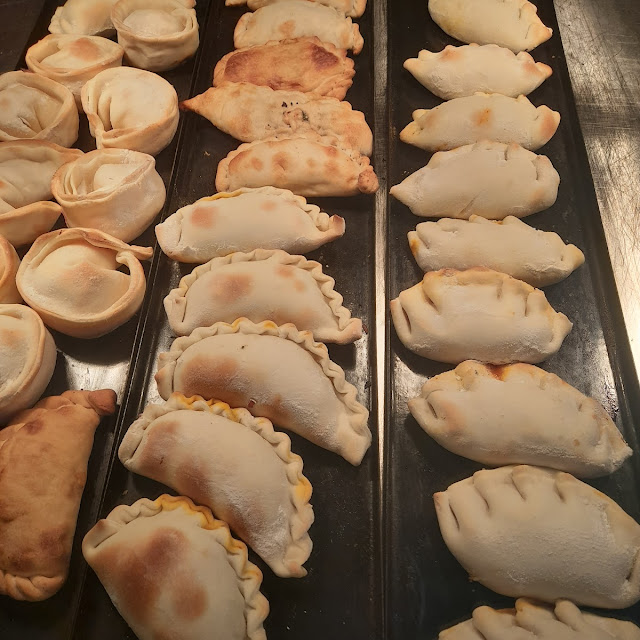 Empanadas Rotiseras Riquísima Carne Cortada A Cuchillo Jamón Y Queso Y Pollo Caseras Muy Ricas