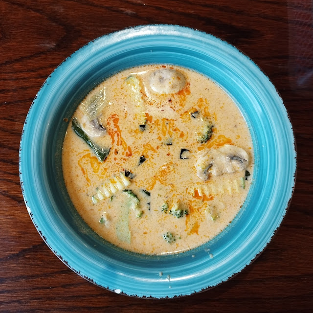 Suppe Mit Hähnchen Zitronengras Und Kokosmilch Scharf