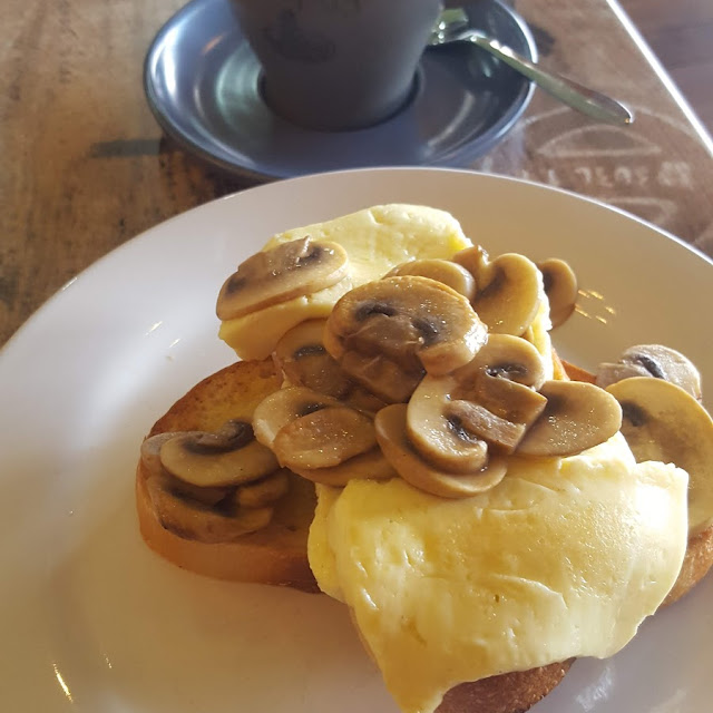 Sour Dough with Sauteed Mushrooms & Grilled Halloumi