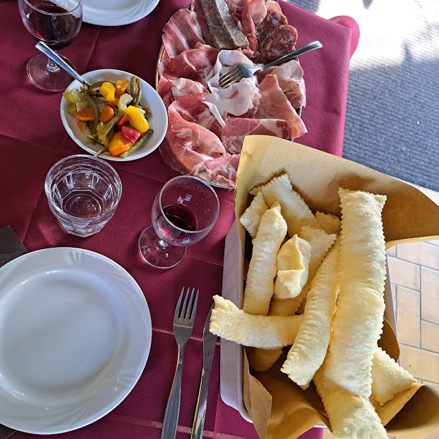 Torta Fritta E Salumi Misti
