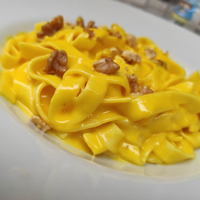 Tagliatelle Taleggio Zafferano E Noci