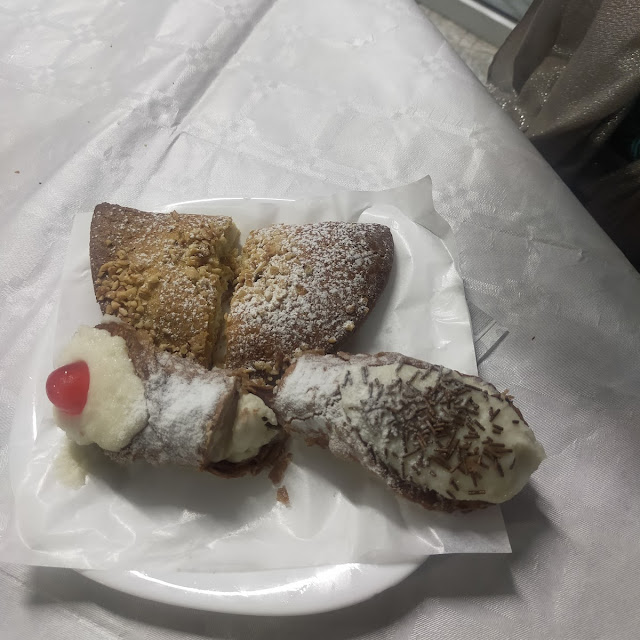 Cannoli E Genovese