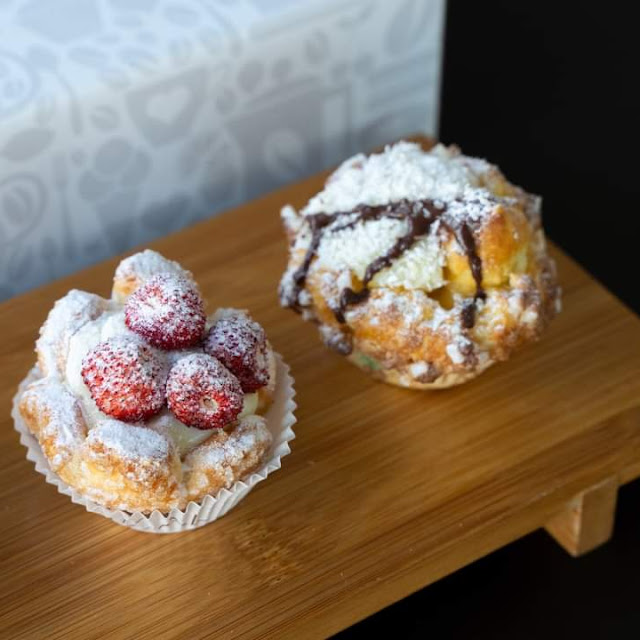 Bignè Con Crema E Granella Di Cocco
