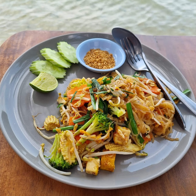Phad Thai with Squid