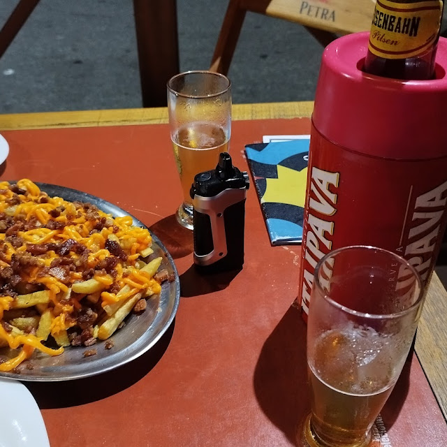 Fritas Com Bacon E Cheddar Cerveja Eisembahn