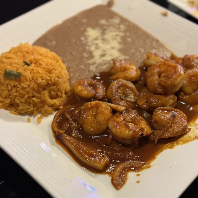 Steak Con Camarones