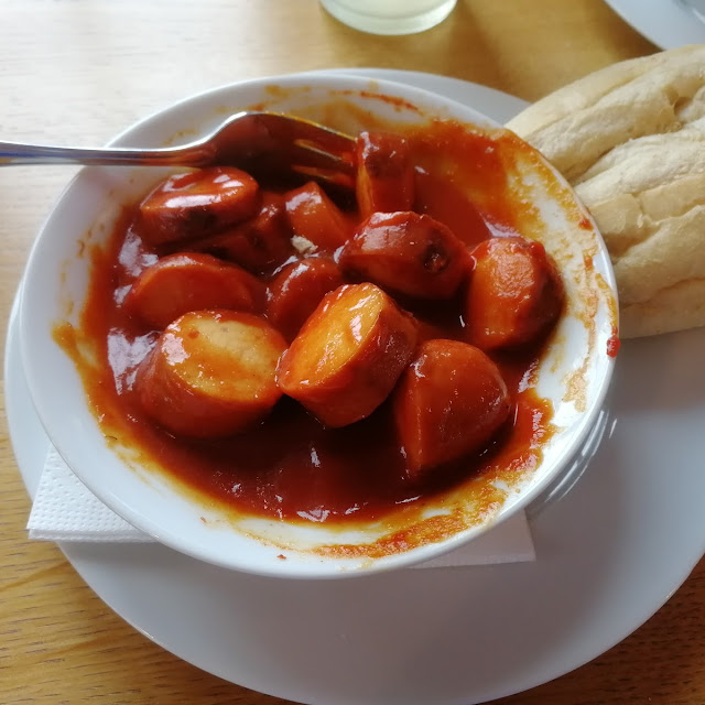 Currywurst Mit Brötchen