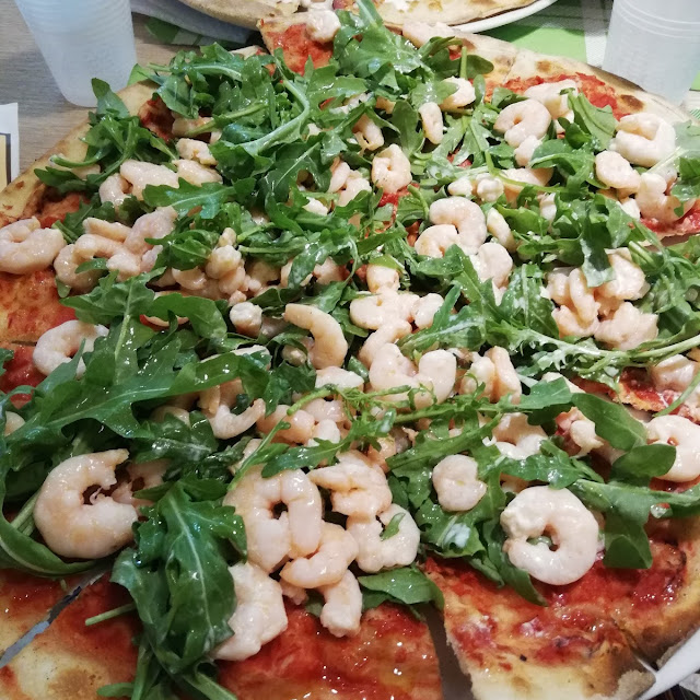 Pizza Pgamberetti Rucola E Base Pomodoro Buonissima
