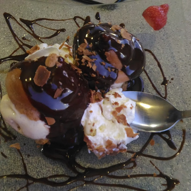 Profiteroles