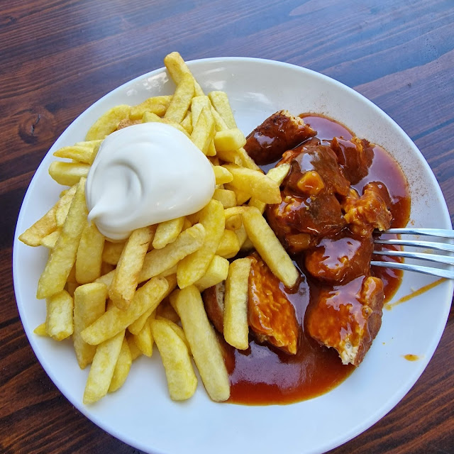 Currywurst Mit Pommes Frites