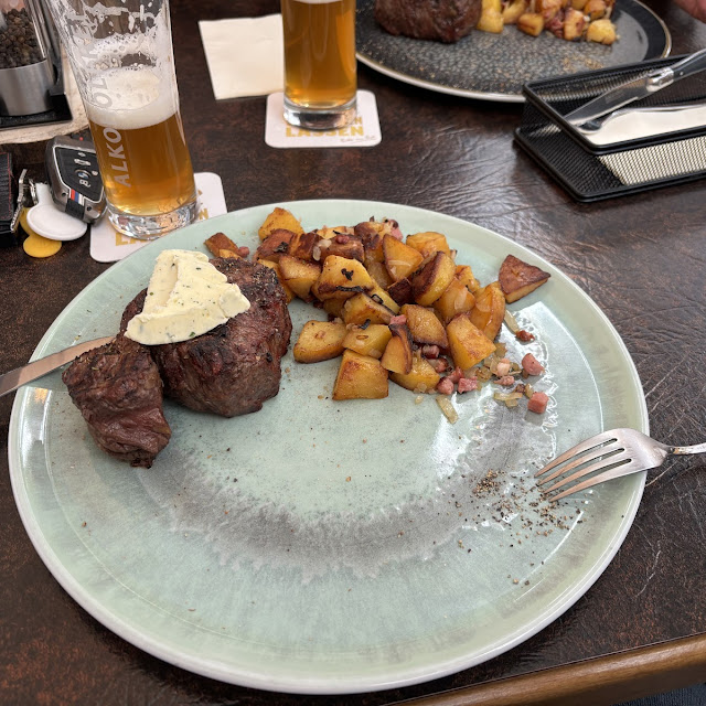 Filetsteak Und Bratkartoffeln