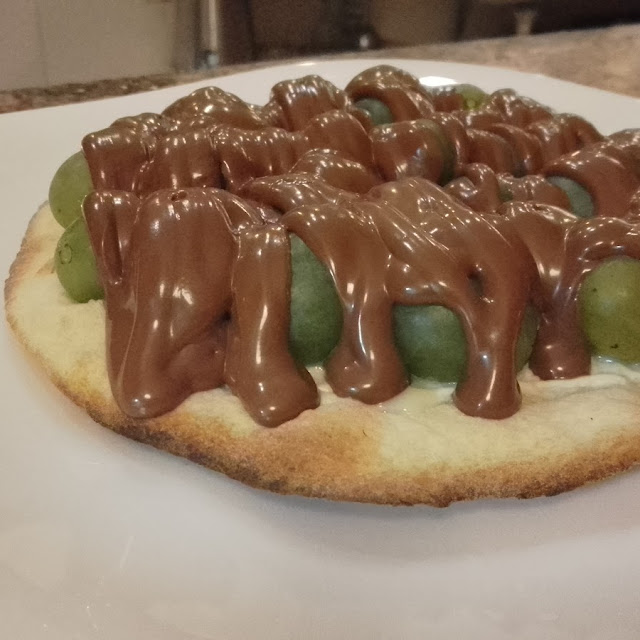 Pizza Individual de Uva Verde Com Chocolate