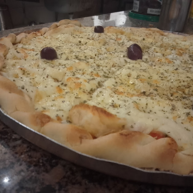 Pizza de Pão de Alho Com Queijo E Catupiry