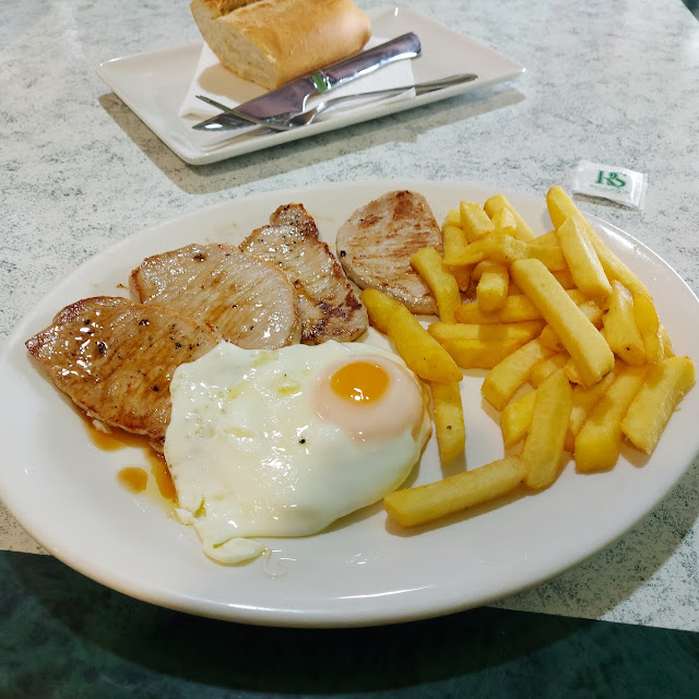 Chuleta Con Patatas Y Pimientos Muy Rico Pedirlo