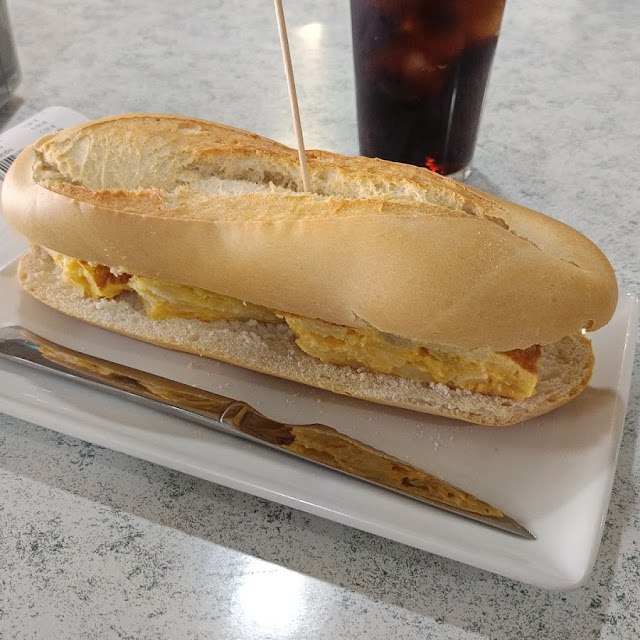 Bocadillo de Jamón Bocadillo de Tortilla Y Bocadillo de Lomo