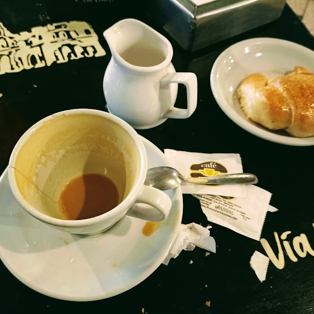 Café Con Facturas
