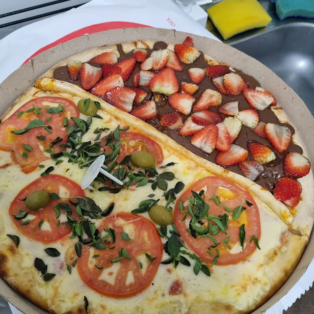 Pizza Meia Chocolate Com Morango Meia Marguerita