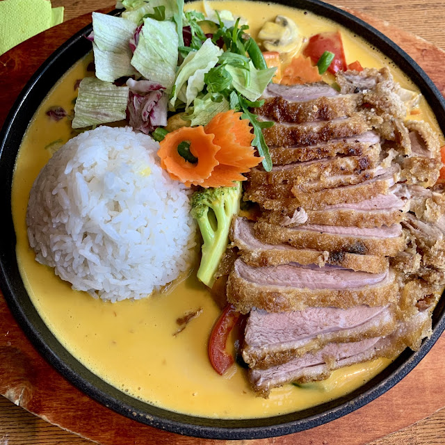 Rotes Curry Mit Gemüse Und Knusprige Ente