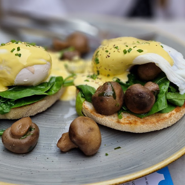 Eggs Benedict