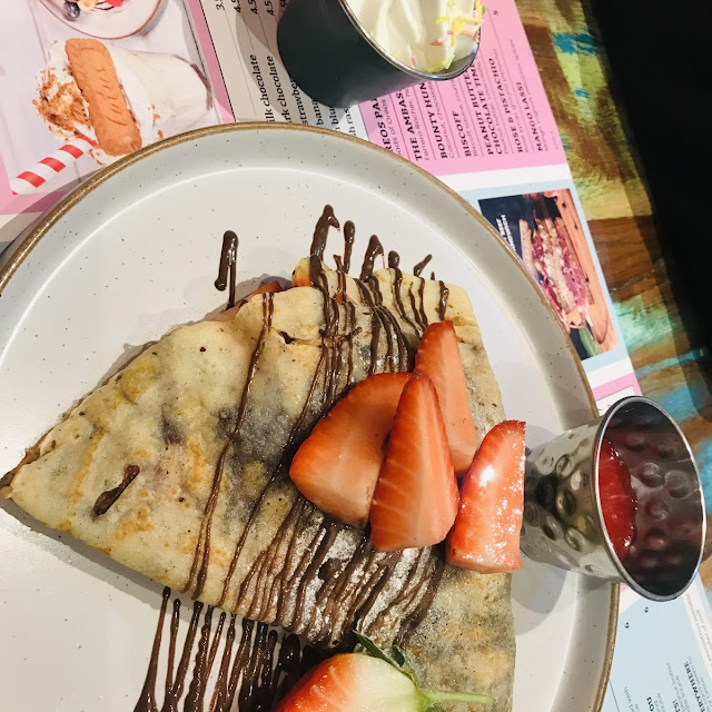 Crepe with Strawberry and Chocolate