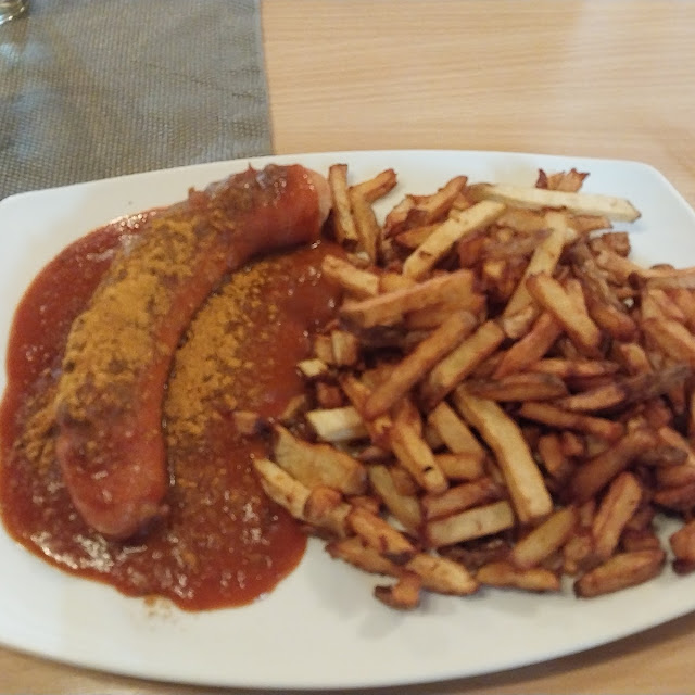 Currywurst Mit Pommes