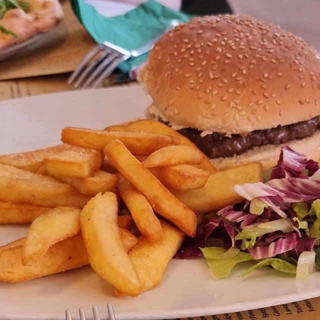 Con Anelli Di Cipollat E Patate Fritte Premium