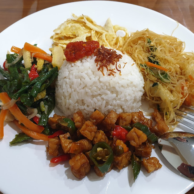 Nasi Uduk Komplit