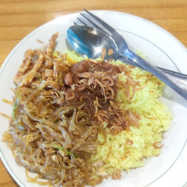Nasi Kuning Lengkap Dengan Daging
