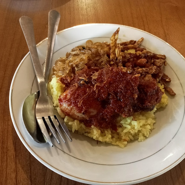 Nasi Kuning Ayam