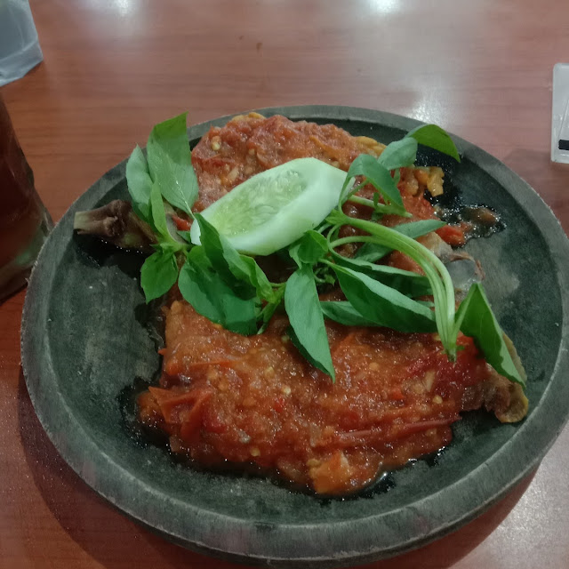 Ayam Goreng Dan Tempe Penyet