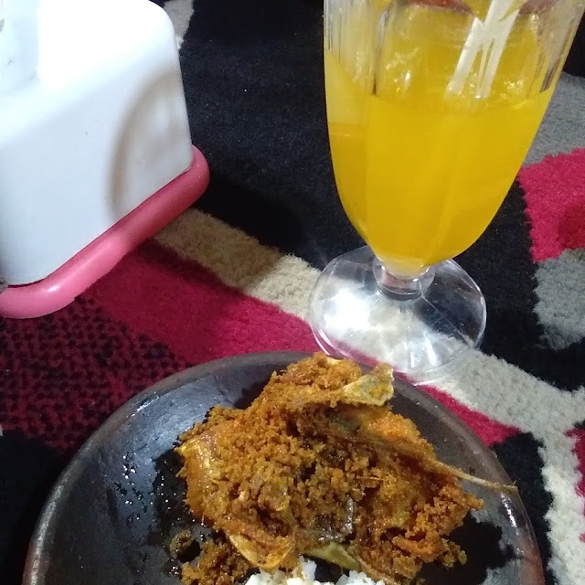 Nasi Dn Ayam Kampung Goreng Bumbunya Mantp Meresaap Bgt