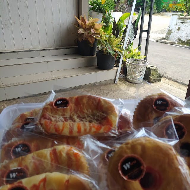 Roti Sosis Pisang Coklat