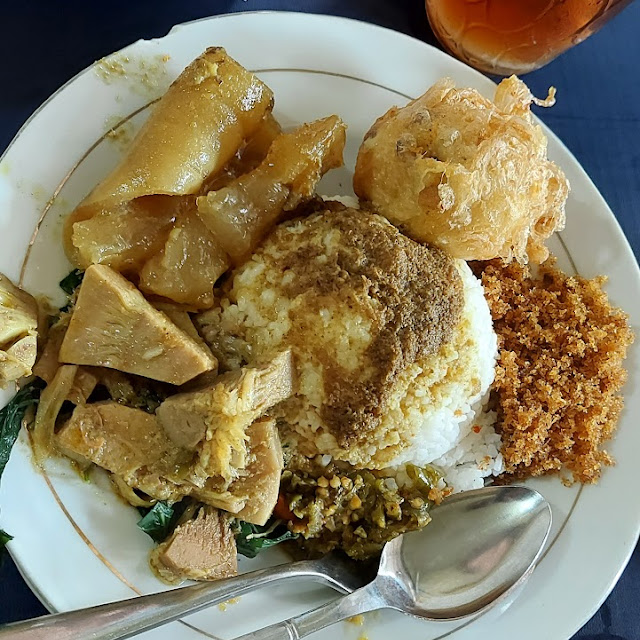 Nasi Padang Kikil Dan Perkedel Kentang