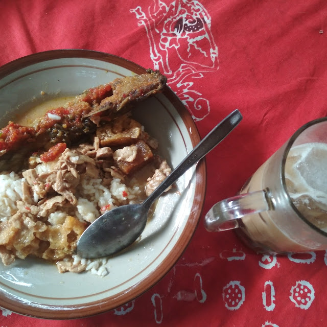 Nasi Sayur Tempe Mangut Lele Es Kopi