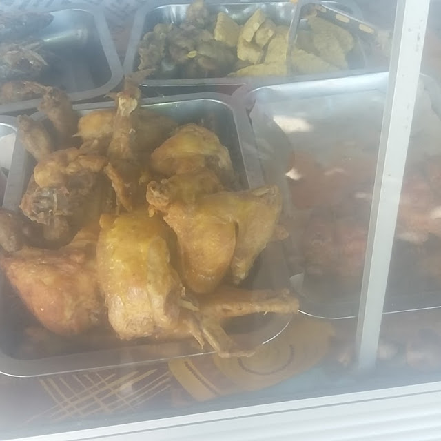 Ayam Goreng Lalapan